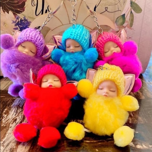 Sleepy baby with‎ fairy wings small pompon in purple keychain charm key holder - Picture 5 of 6